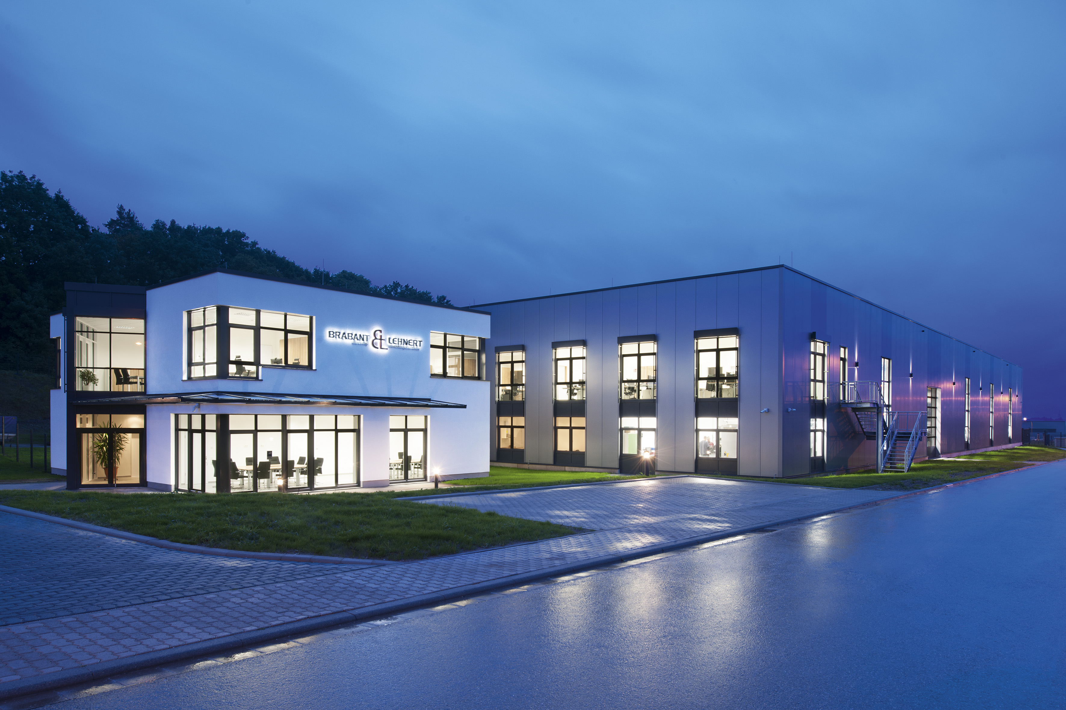 Generalunternehmen Bau, Referenz, Projekt, Fertigungsgebäude, Bürogebäude, Baubegleitende Planung